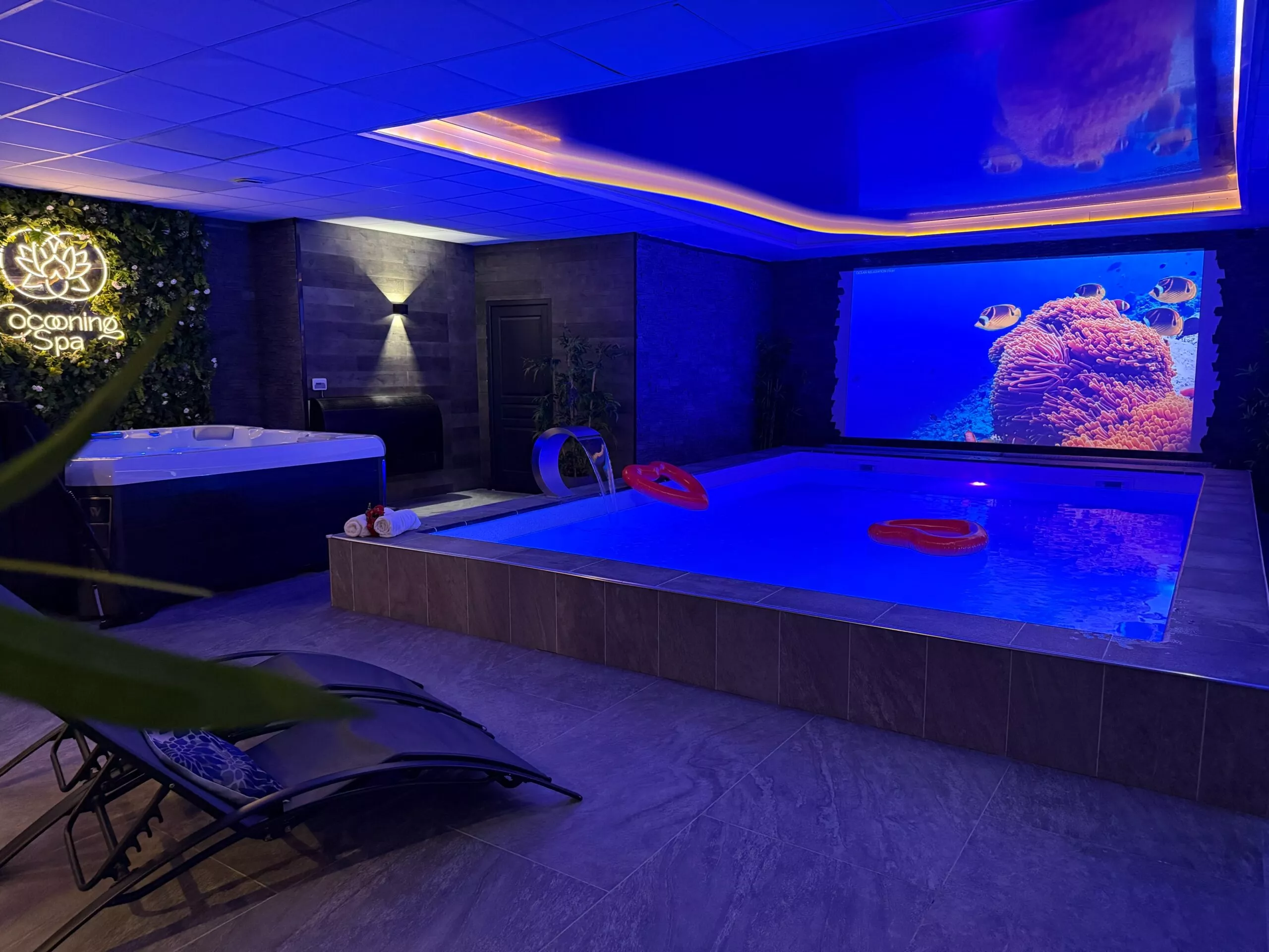 Piscine privative – bandeau LED retouché